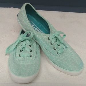 Green Keds with small white flowers size 7